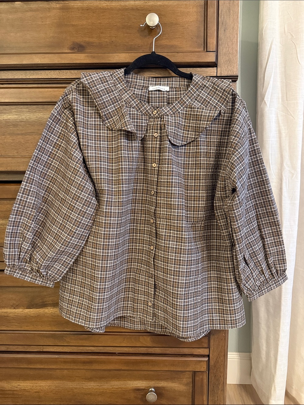 Neuflora button up top- like new